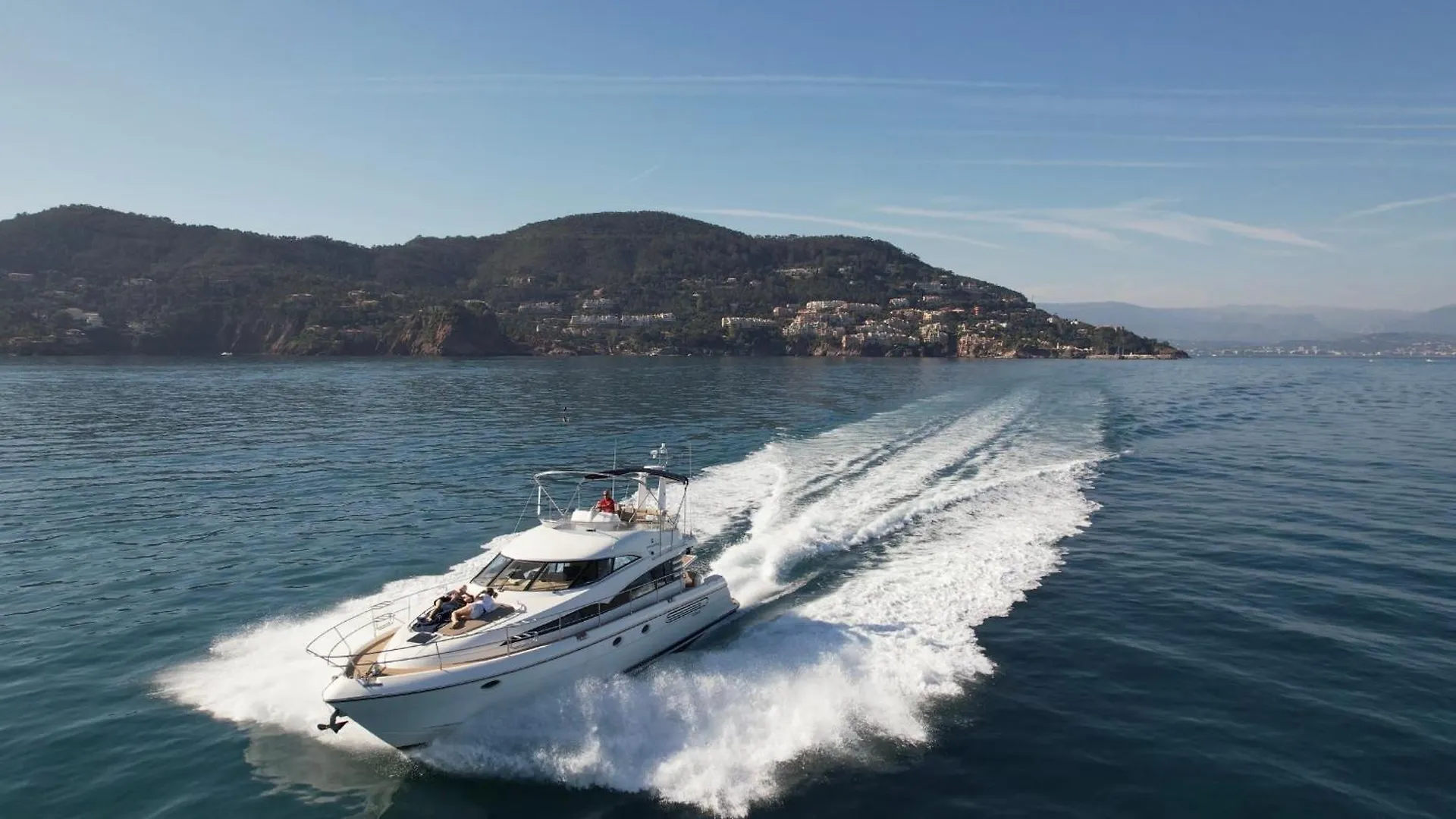 Bateau-hôtel Superbe Yacht Dans Le Port De Cannes