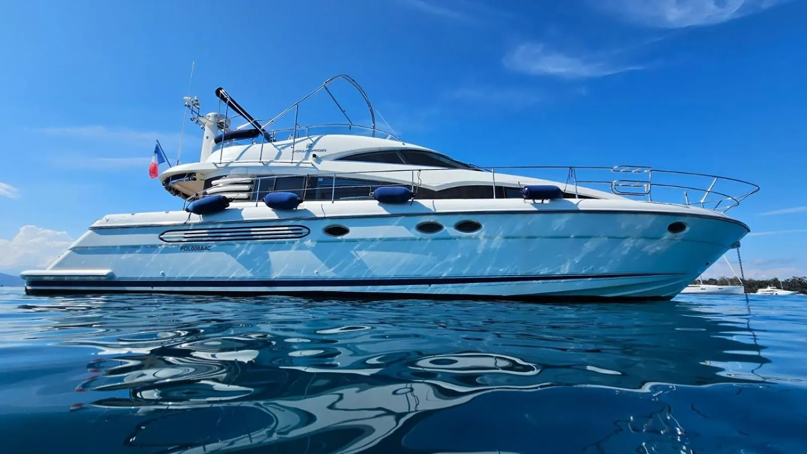 Superbe Yacht Dans Le Port De Cannes 0*,  França